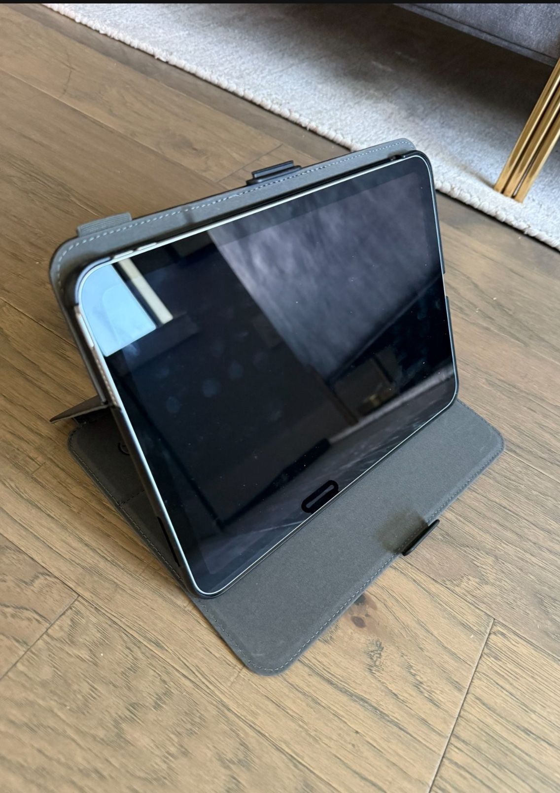 Brand New iPad Apple 