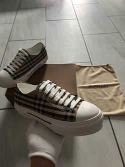 Burberry Shoes Size 9