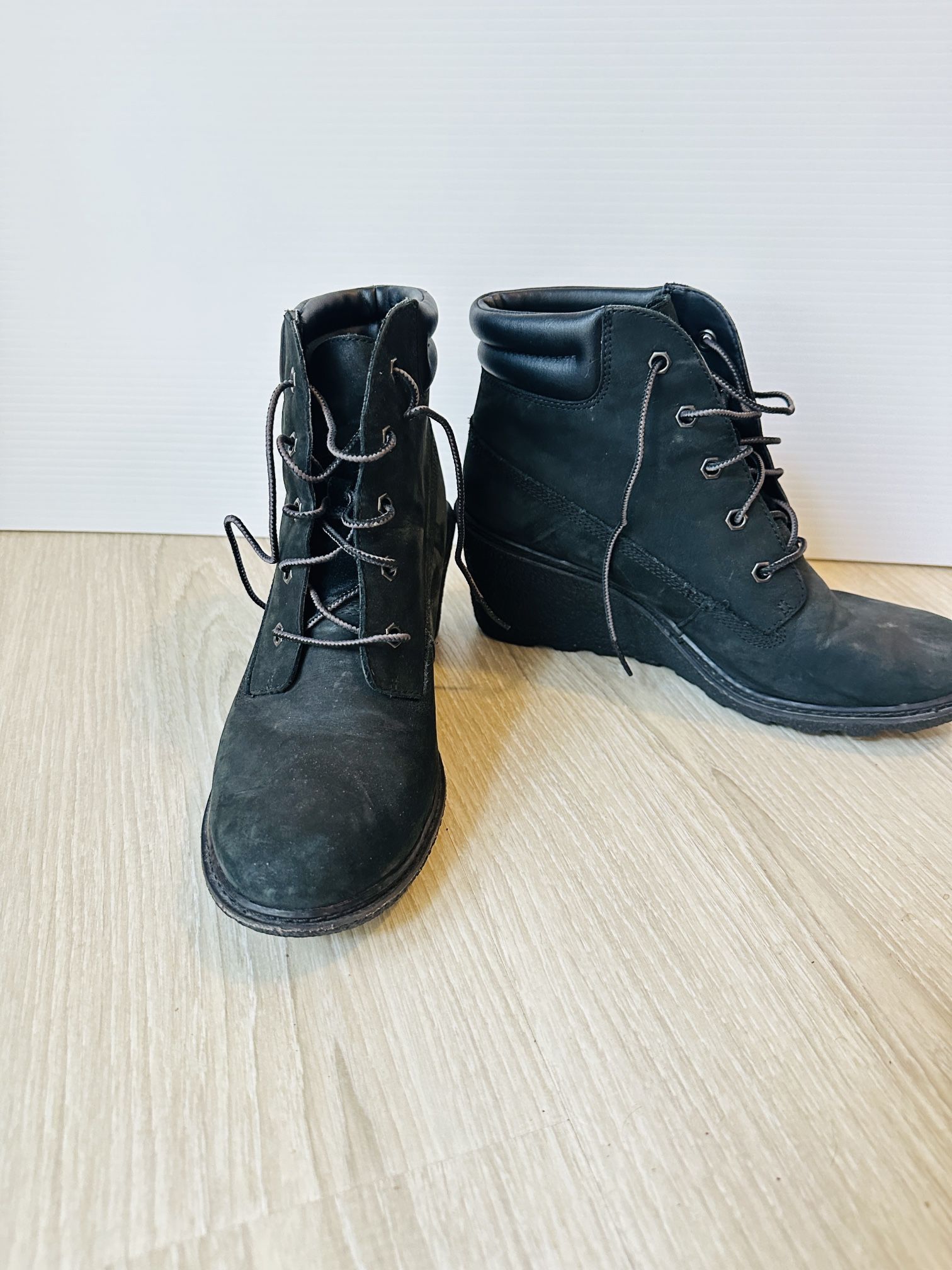 Timberland Women’s Wedge Booties Size 9W