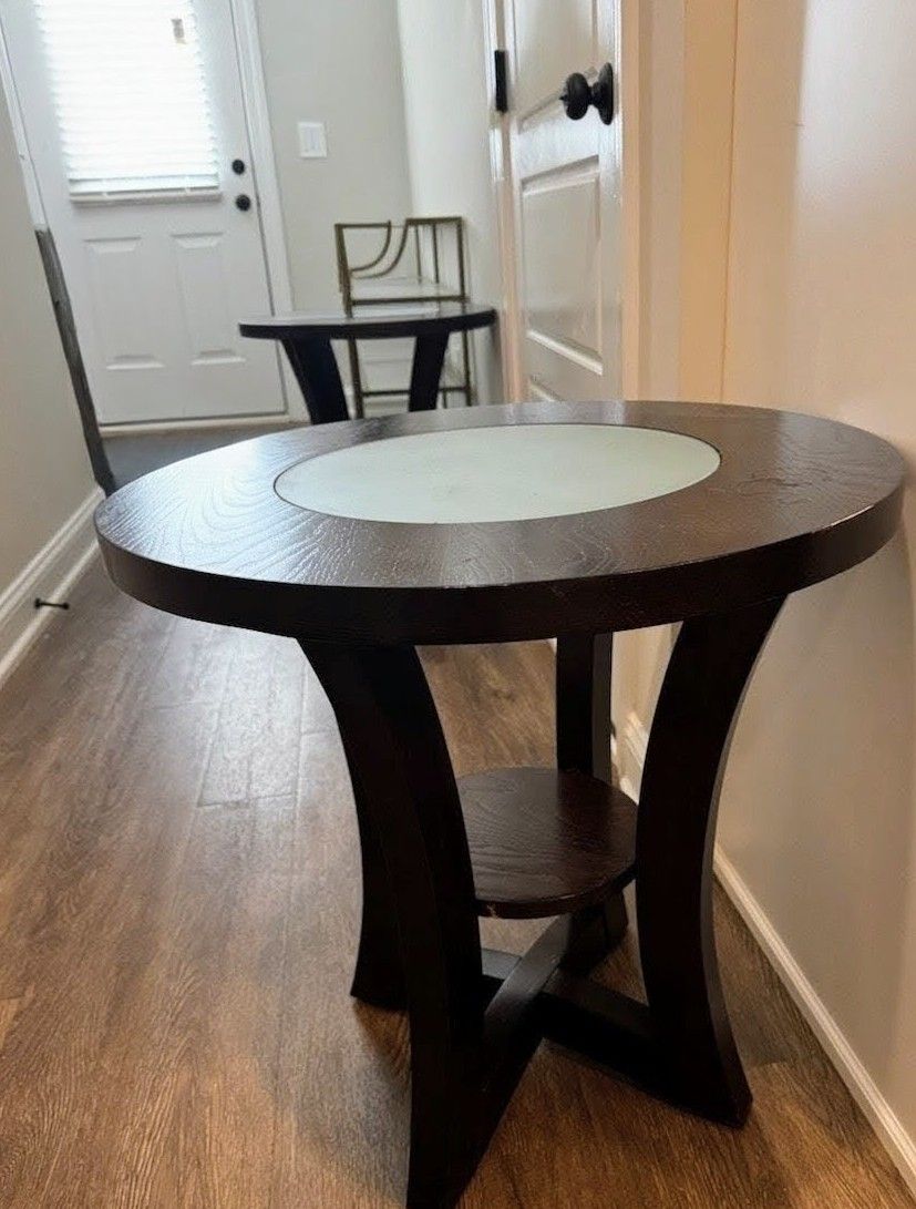 End tables (set of 2)