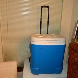 Igloo Ice Cube 60 Quart Wheeled Cooler With Handle