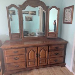 Dresser With Mirror