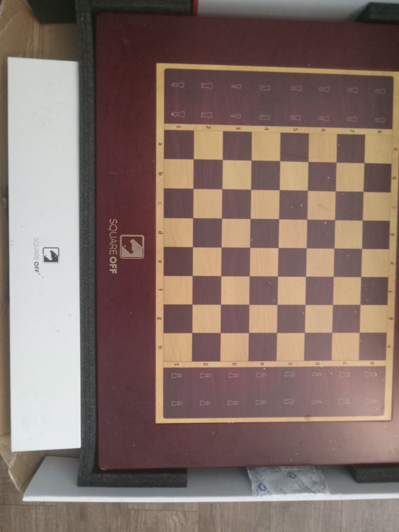 SQUAREOFF AI GRAND KINGDOM CHESS SET