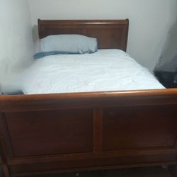 Queen Sleigh Bedroom Set 