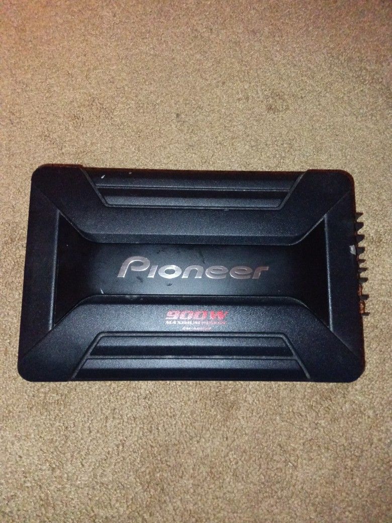 Pioneer 900 Watt Amp
