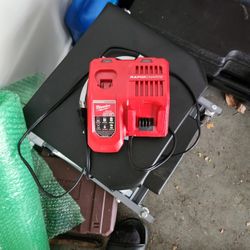 Milwaukee Rapid Charger 