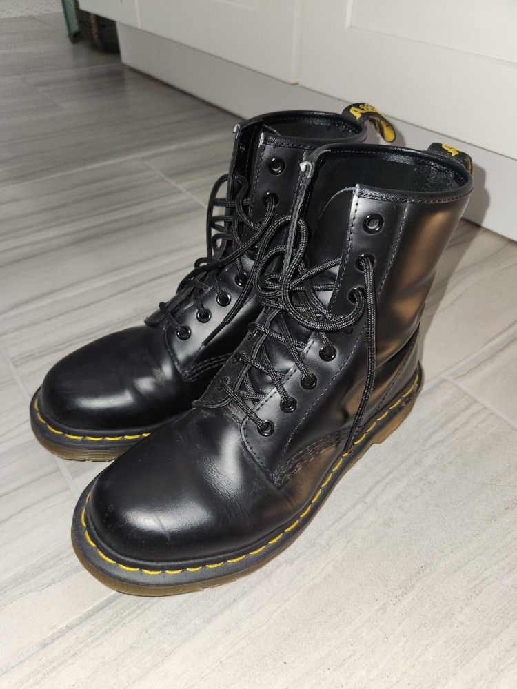 Dr. Martens AirWaire Women's 8