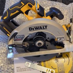 Dewalt 20v Flexvolt Advantech 7 1/4 Circular Saw.  Tool Only $130 Firm 