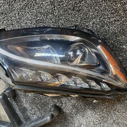 C300 Mercedes Right Headlight Complete 