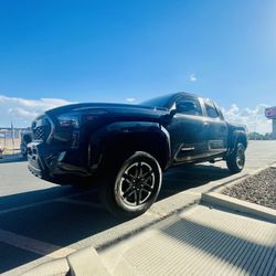 24-25Tacoma Leveling & Lift Kits Wheels Tires Side Steps Lights bed-Covers Installations. ( We Finance)