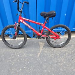 bicicleta para niños Pacific Igniter Moto de 20" de color rojo.