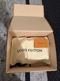 Louis Vuitton Avenue Sling Bag