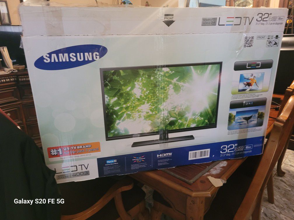 32" Inch Samsung TV With Remote