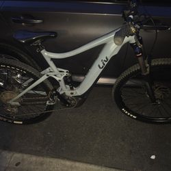 LIV Mt Bike  28 In Tires Great Condition Close To New