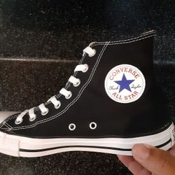 Converse Mens 8 Like new 
