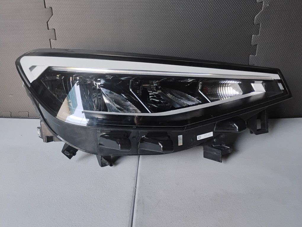 2021 2022 2023 2024 Volkswagen Id4 Right Side LED Headlight Oem