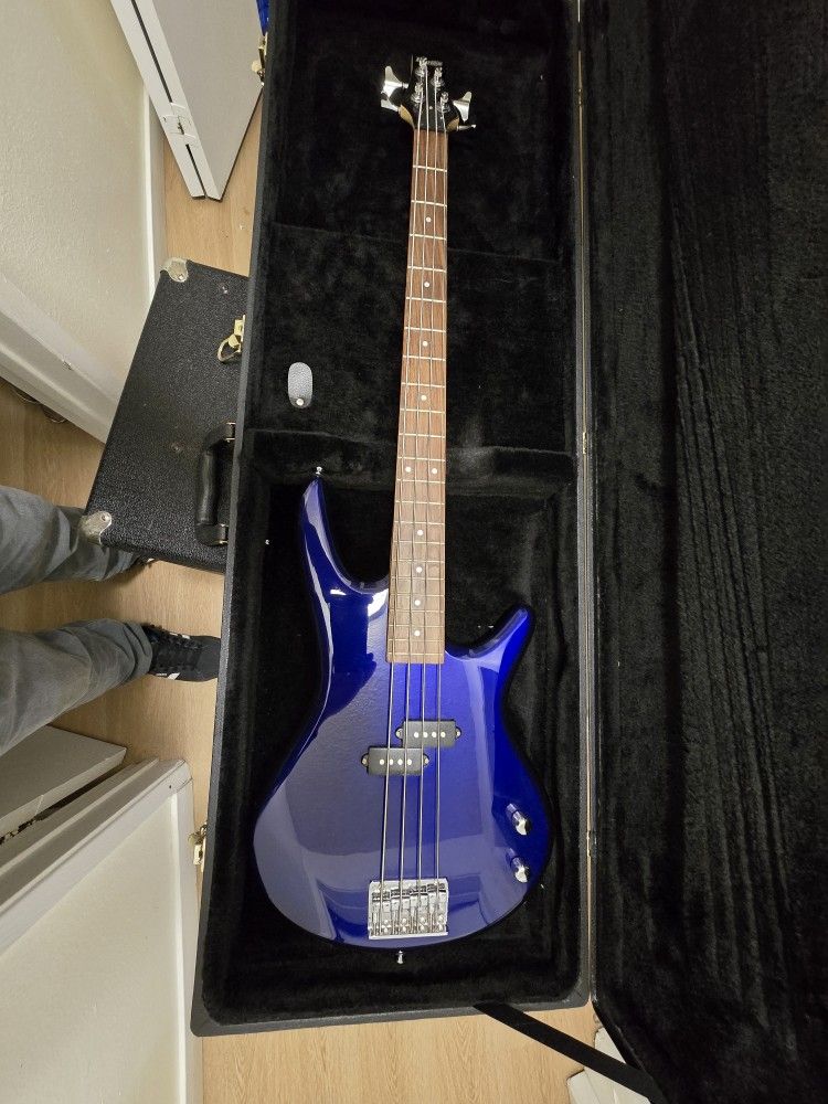 Ibañez Gsr100 4 String Bass Guitar & Acoustic B200 Amplifier