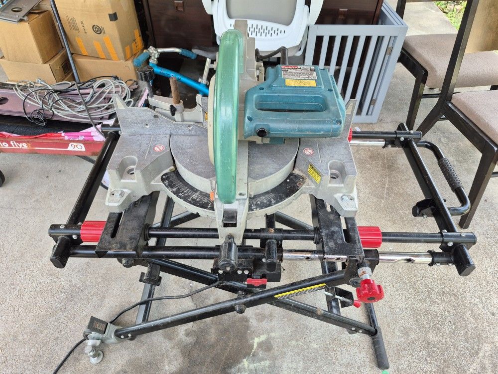 Nice Used Makita Electric Saw. LS1221 Model.