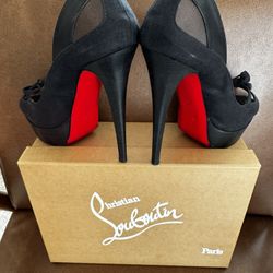 ***CHRISTIAN LOUIS VUITTON HEELS***