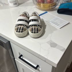 Burberry kids size 29
