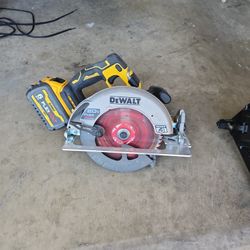 20v Dewal Saw Flex With Flex Battery 