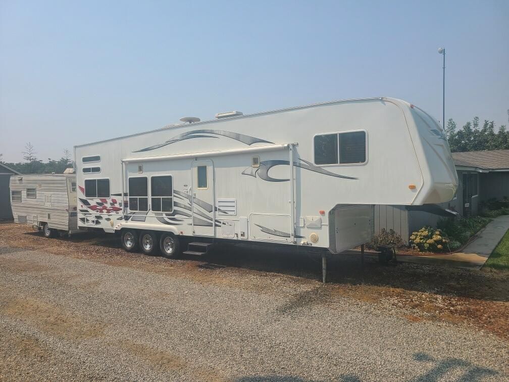 2006Toy hauler ( !still available !)Weekend warrior 3505LE billet edition
