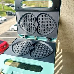 Heart-Shaped Waffle Maker by Holstein – Mint Green