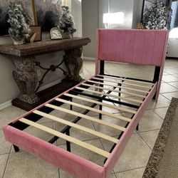 Twin Size Bed Pink Perfect Condition 