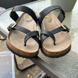 Sandal size 8 medium good condition