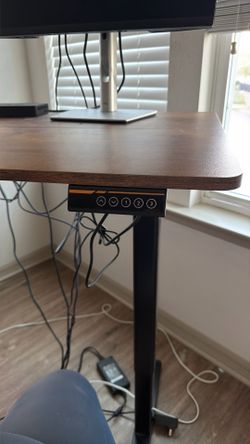 Standing desk is $30 pick up only by 1 pm it’s yours.