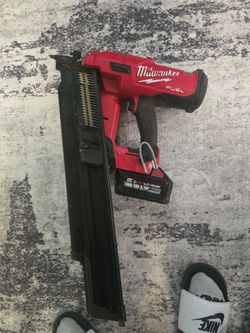 Milwaukee 21°Framing Nailer W/extended Nail Clip.