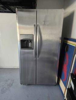 Stainless Steel Side By Side Refrigerator Freezer Frigidaire 