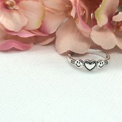 Love A Happy Face Ring Size 8 