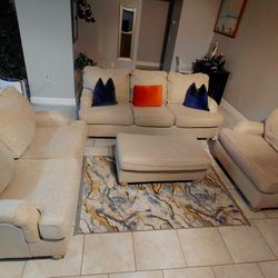 FREE DELIVERY!!!!
Ashley Furniture: Beautiful 4pc Couch Set w/ Ottoman!!
