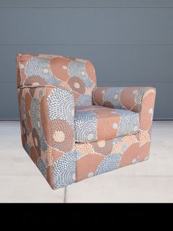 Ashley Furniture Benissa Swivel Accent Chair – Like New!