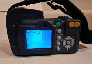 Ricoh Caplio 500SE is an 8.1-megapixel rugged digital compact camera