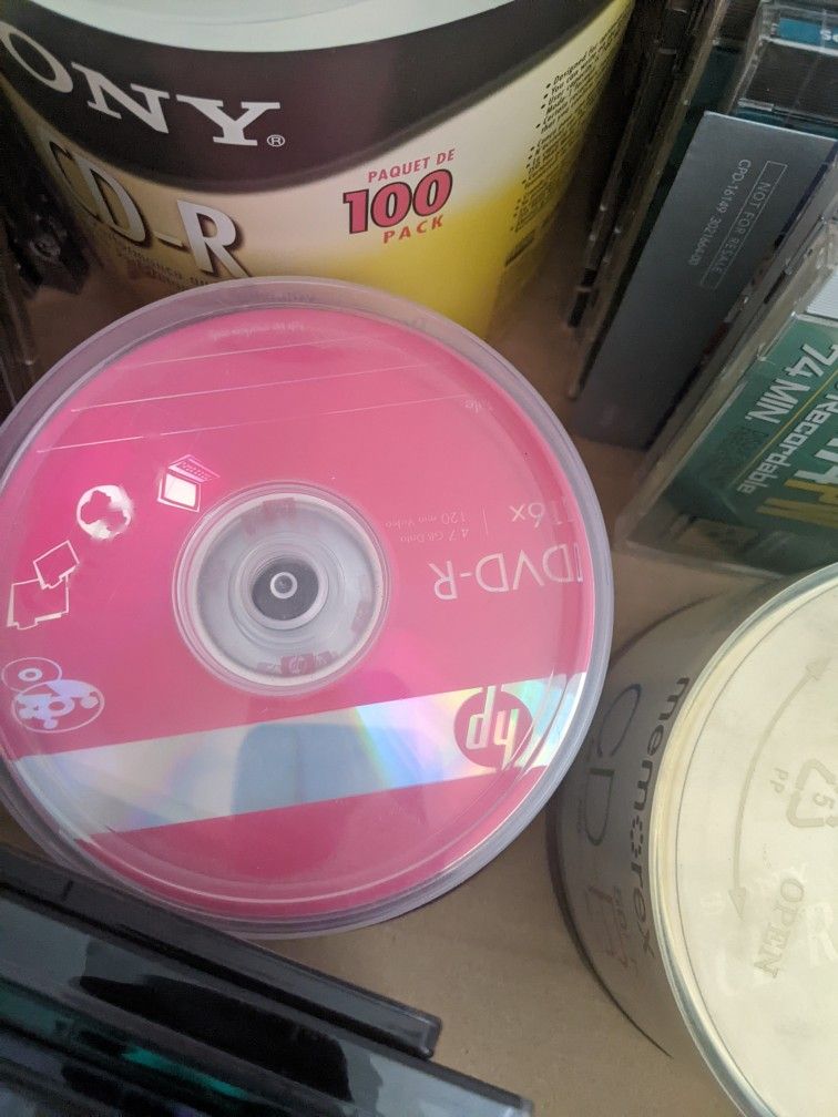 DVD -r And CD-r Recordable Discs With 60 Jewel Cases for Sale in