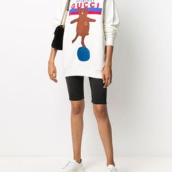 Gucci original bear sweatshirt size L

Gently used in good condition from smoke and pet free home 

