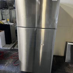 Frigidaire Apartment Size Top Freezer 18 Cu Ft Stainless Steel 