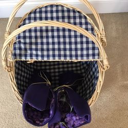 Wicker Picnic Basket With Two Wine Glasses 