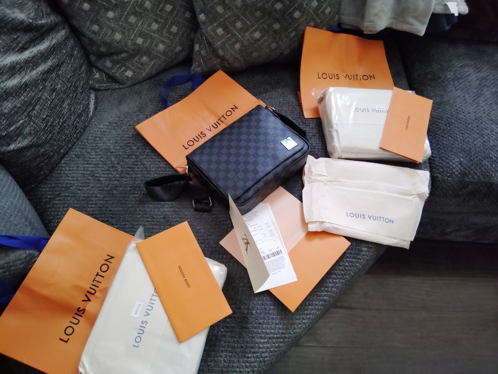 Louis Vuitton Messenger Bag