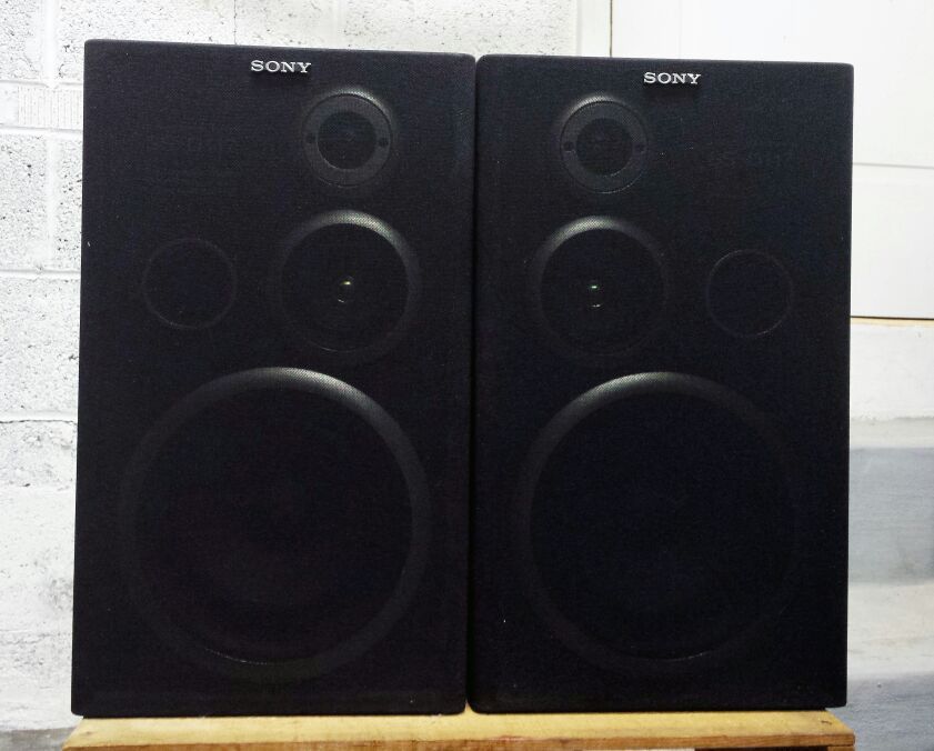 Sony 3 way large bookshelf speakers, SS-D117, 80 watts, Nice condition