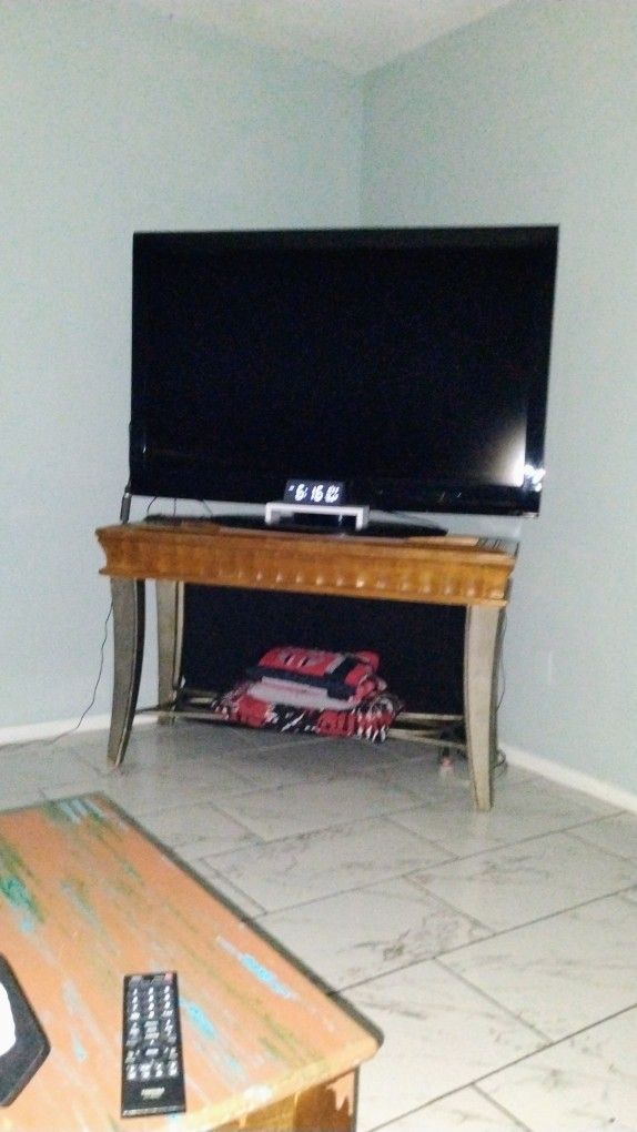 Toshiba 50 Inch Flat Screen T V  With Remote And Streaming  Stick By Roku