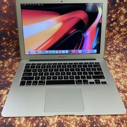 Apple MacBook Air 13"  8gb 128gb SSD charger included
