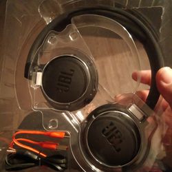 JBL TUNE 660NC - Headphones With Mic - On-Ear - Bluetooth - Wireless, Wired - Active Noise Canceling - Black