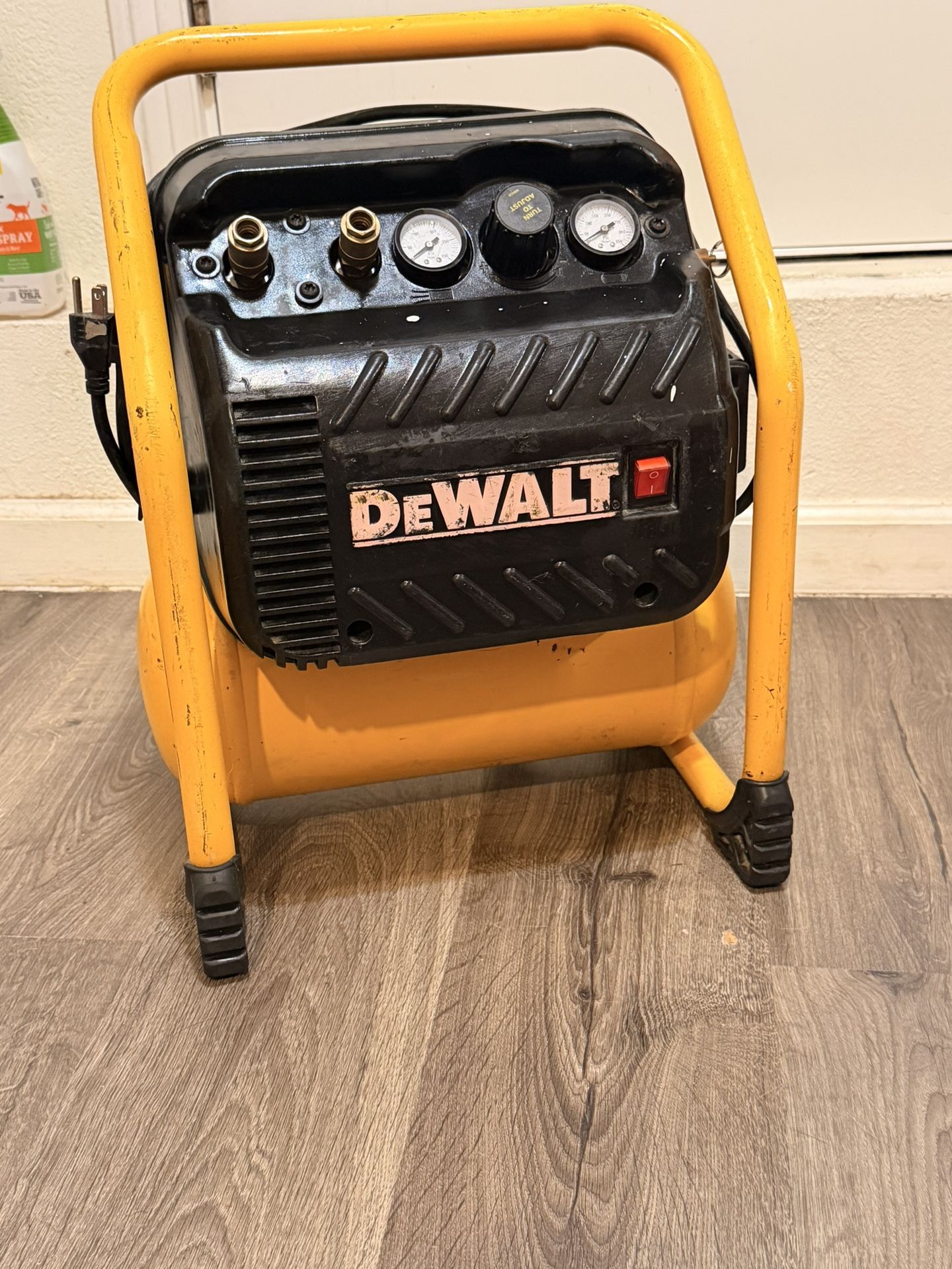 DEWALT COMPRESSOR
