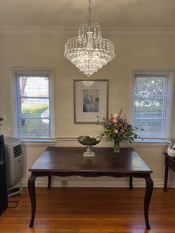 MUST GO TODAY Elegant rectangular dining table