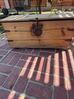 Treasure chest/ Storage chest