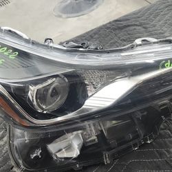 Right- headlight Toyota Prius Original 2019-2022