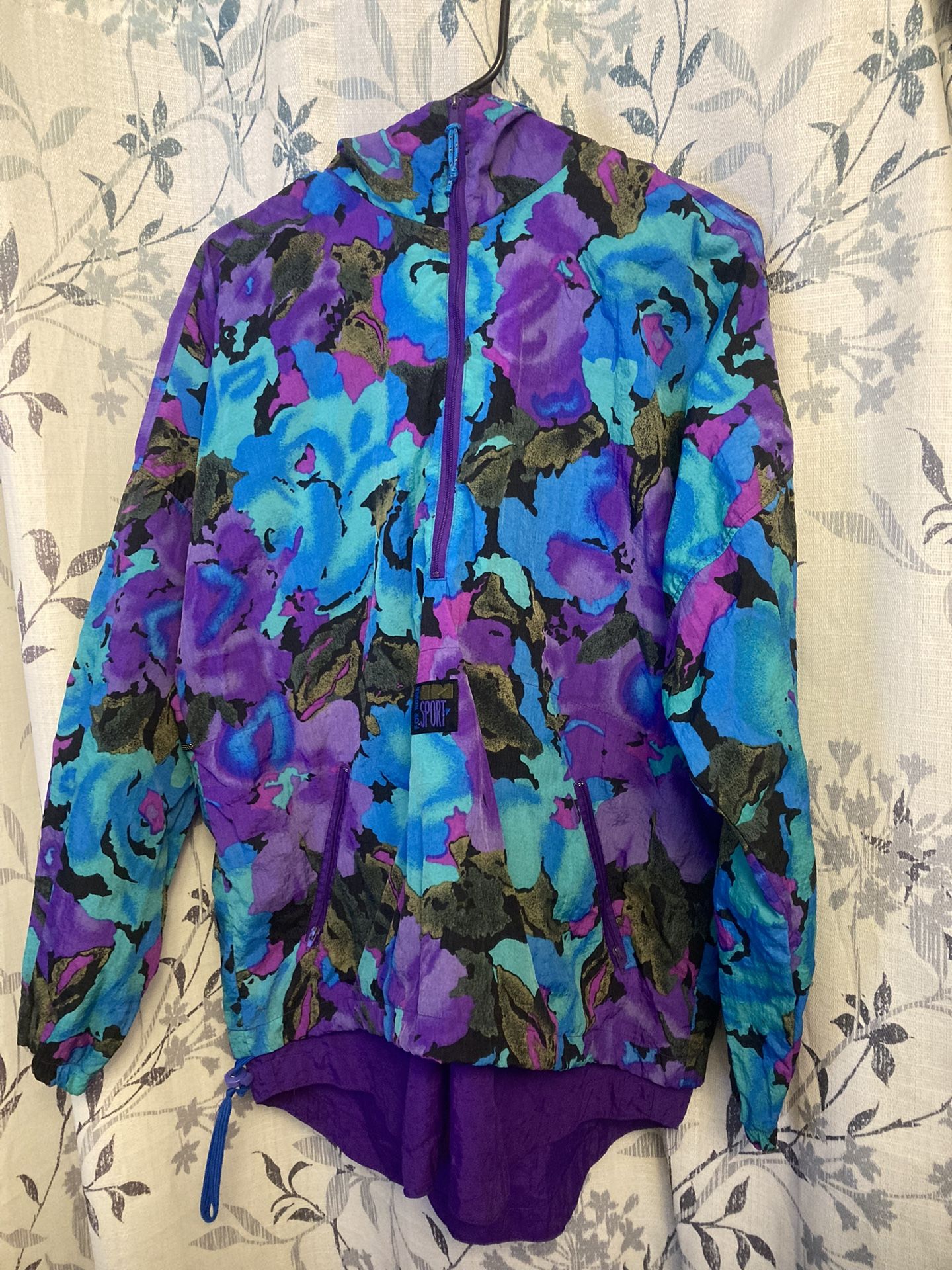 Vintage Floral In Sport Women’s Windbreaker